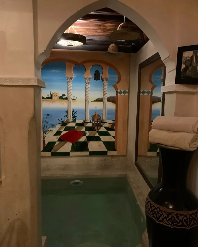 Traditionelles Badezimmer im Riad M'Boja Marrakesch.